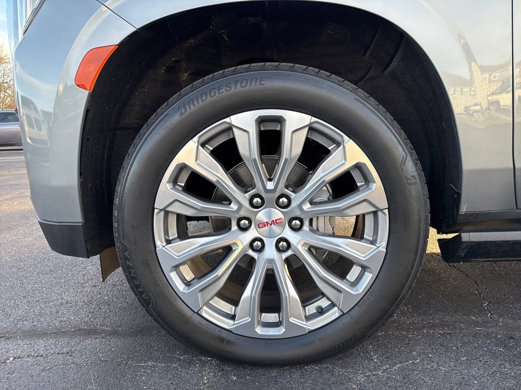 Used 2023 GMC Yukon XL Denali image 9