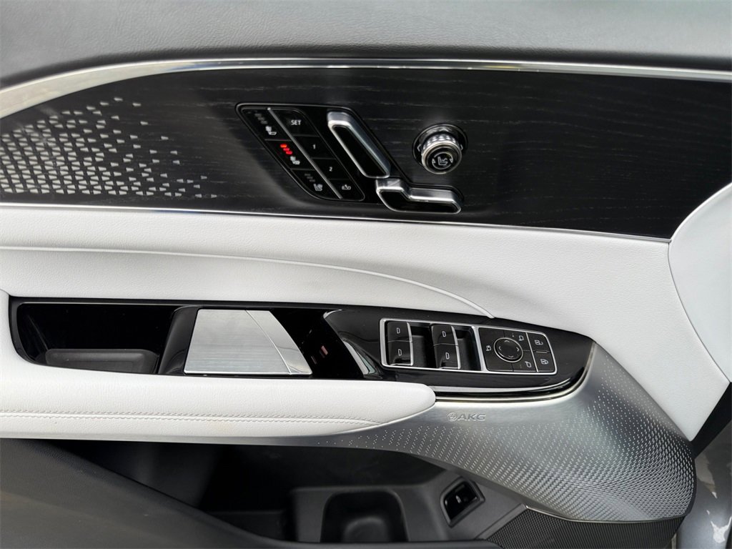 Used 2023 Cadillac Lyriq 2WD image 10