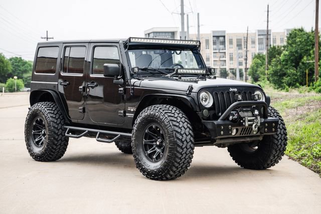 Used 2016 Jeep Wrangler Unlimited Sahara w/ Connectivity Group AWD/4WD image 6