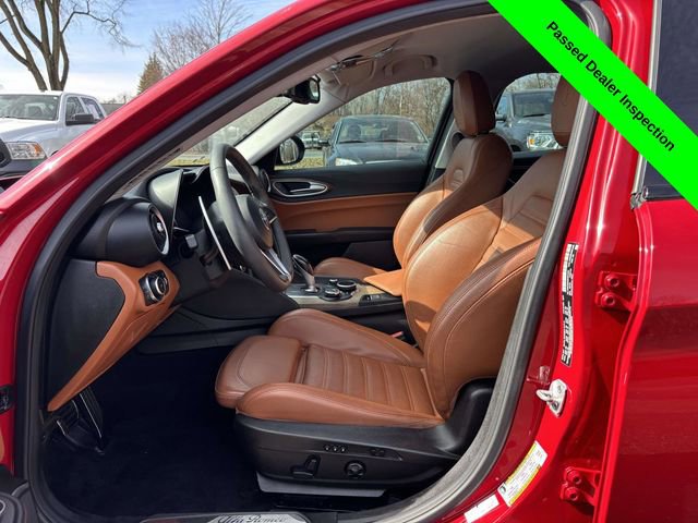 Used 2017 Alfa Romeo Giulia Ti w/ TI 19" Sport Package image 3