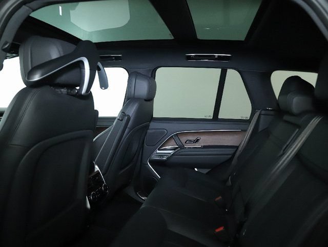 Used 2025 Land Rover Range Rover SE AWD/4WD image 19