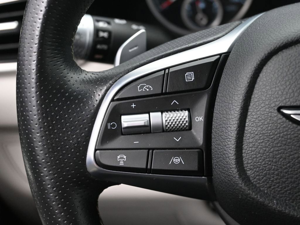 Used 2024 Genesis G70 2.5T image 14