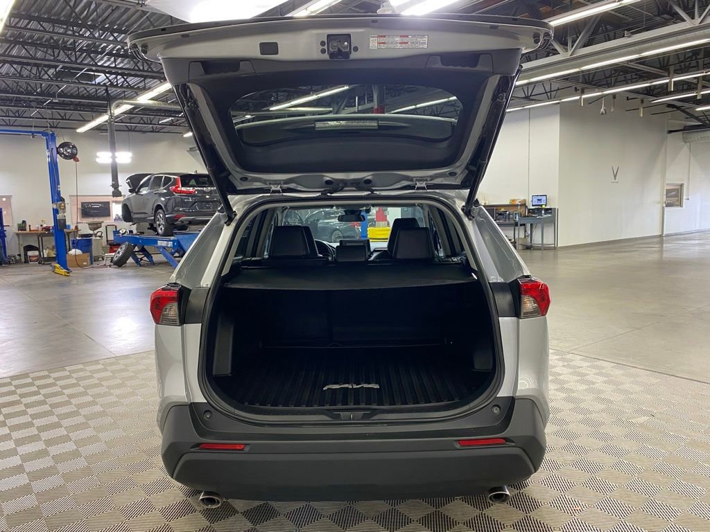 Used 2022 Toyota RAV4 XLE Premium AWD/4WD image 8
