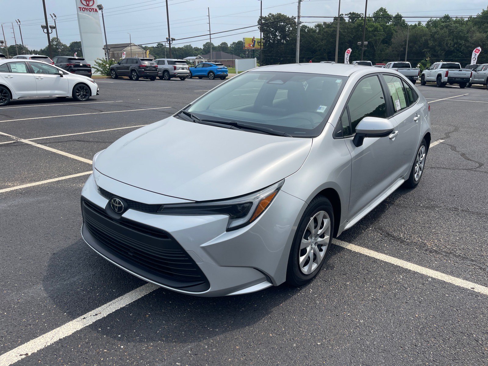 Used 2026 Toyota Corolla LE FWD image 3
