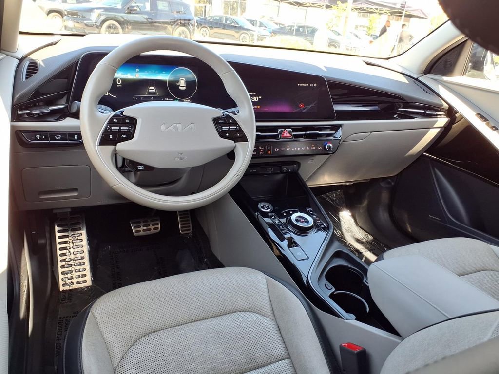 Certified 2023 Kia Niro Wave FWD image 14