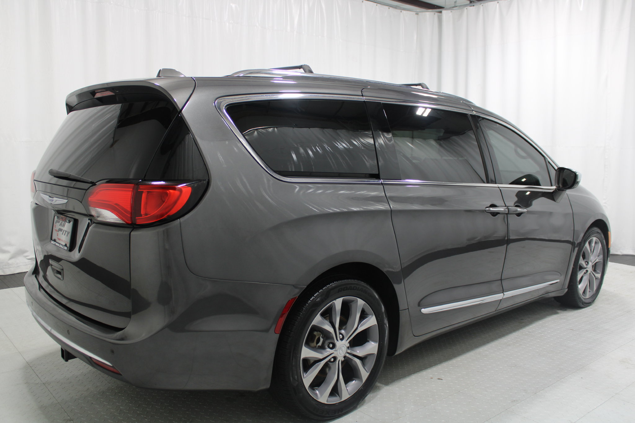 Used 2019 Chrysler Pacifica Limited FWD image 6