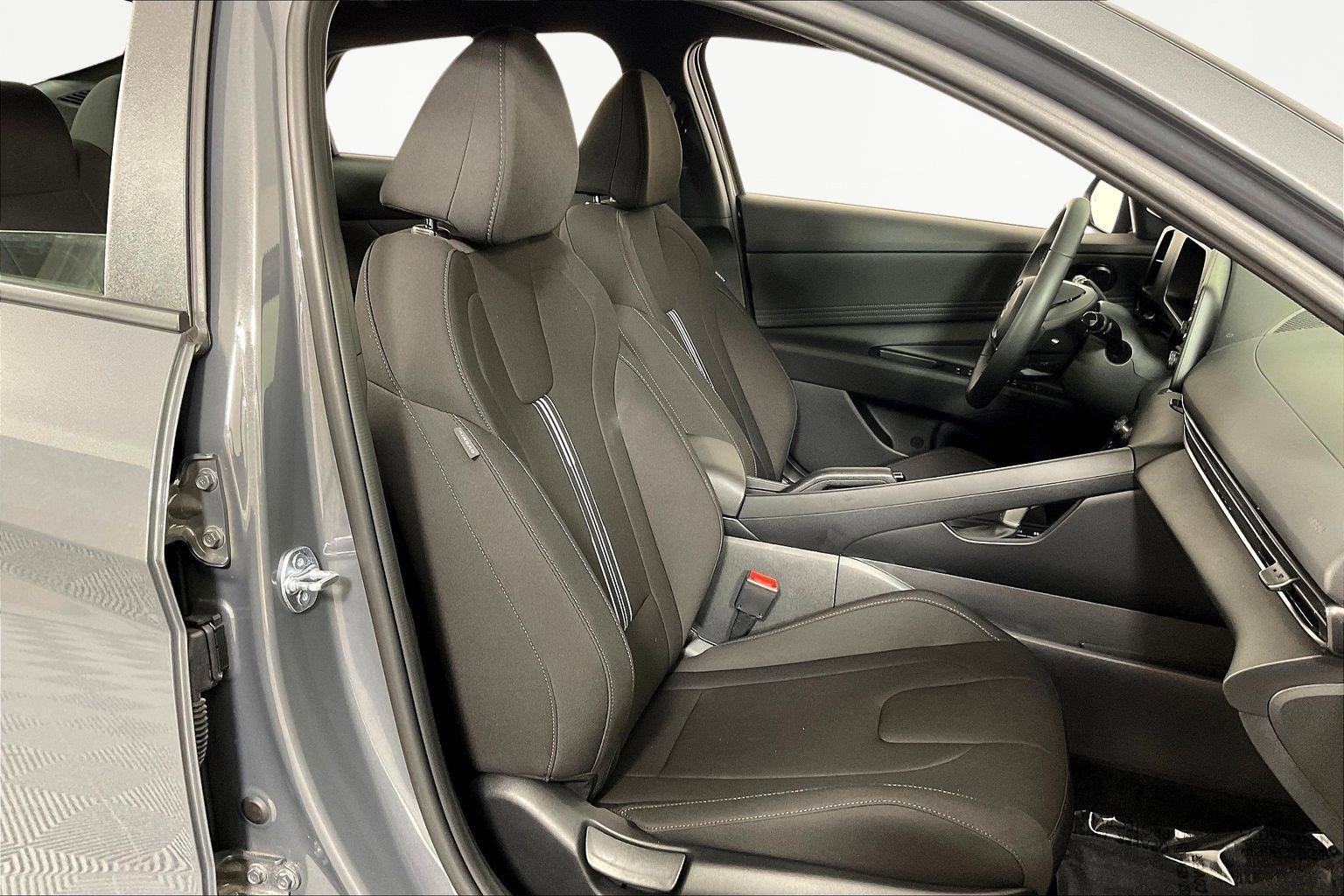 Certified 2025 Hyundai Elantra Sport image 26