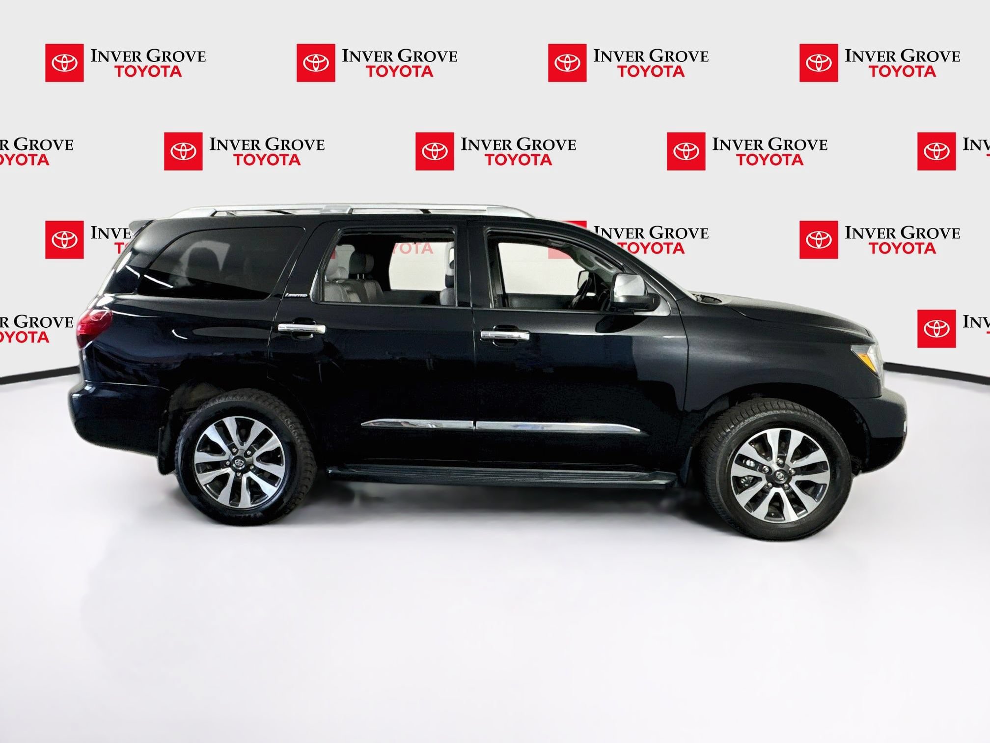 Used 2018 Toyota Sequoia Limited AWD/4WD image 4