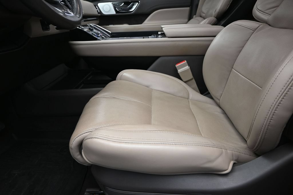 Used 2023 Lincoln Navigator Reserve AWD/4WD image 13