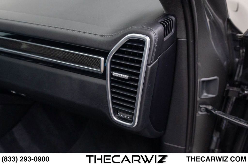 Used 2023 Porsche Cayenne Turbo AWD/4WD image 89