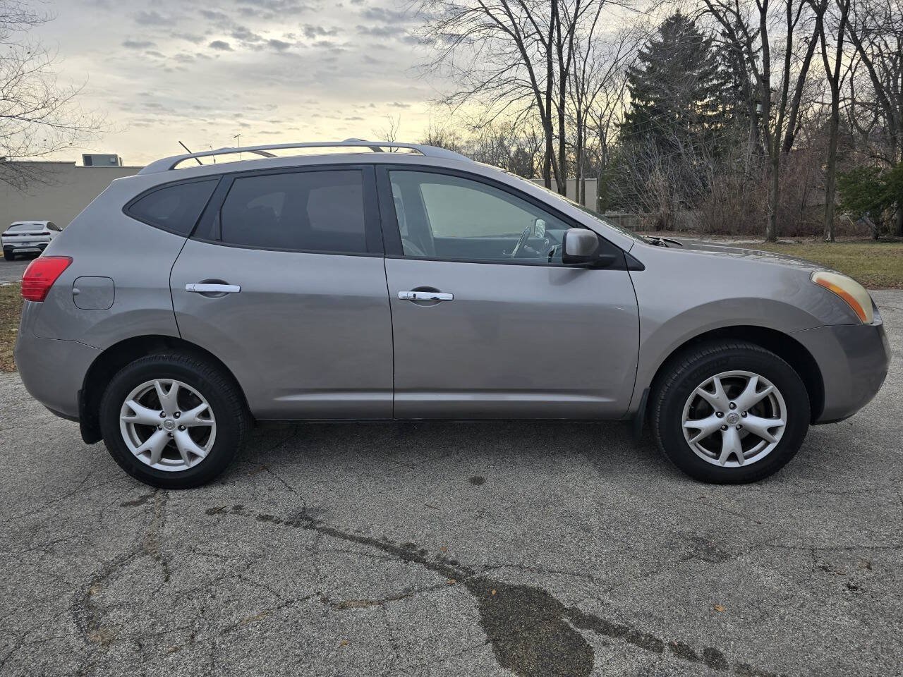 Used 2010 Nissan Rogue SL w/ Premium Pkg AWD/4WD image 4