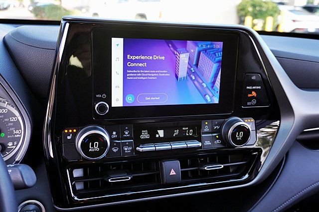 Used 2024 Toyota Highlander XLE AWD/4WD image 26