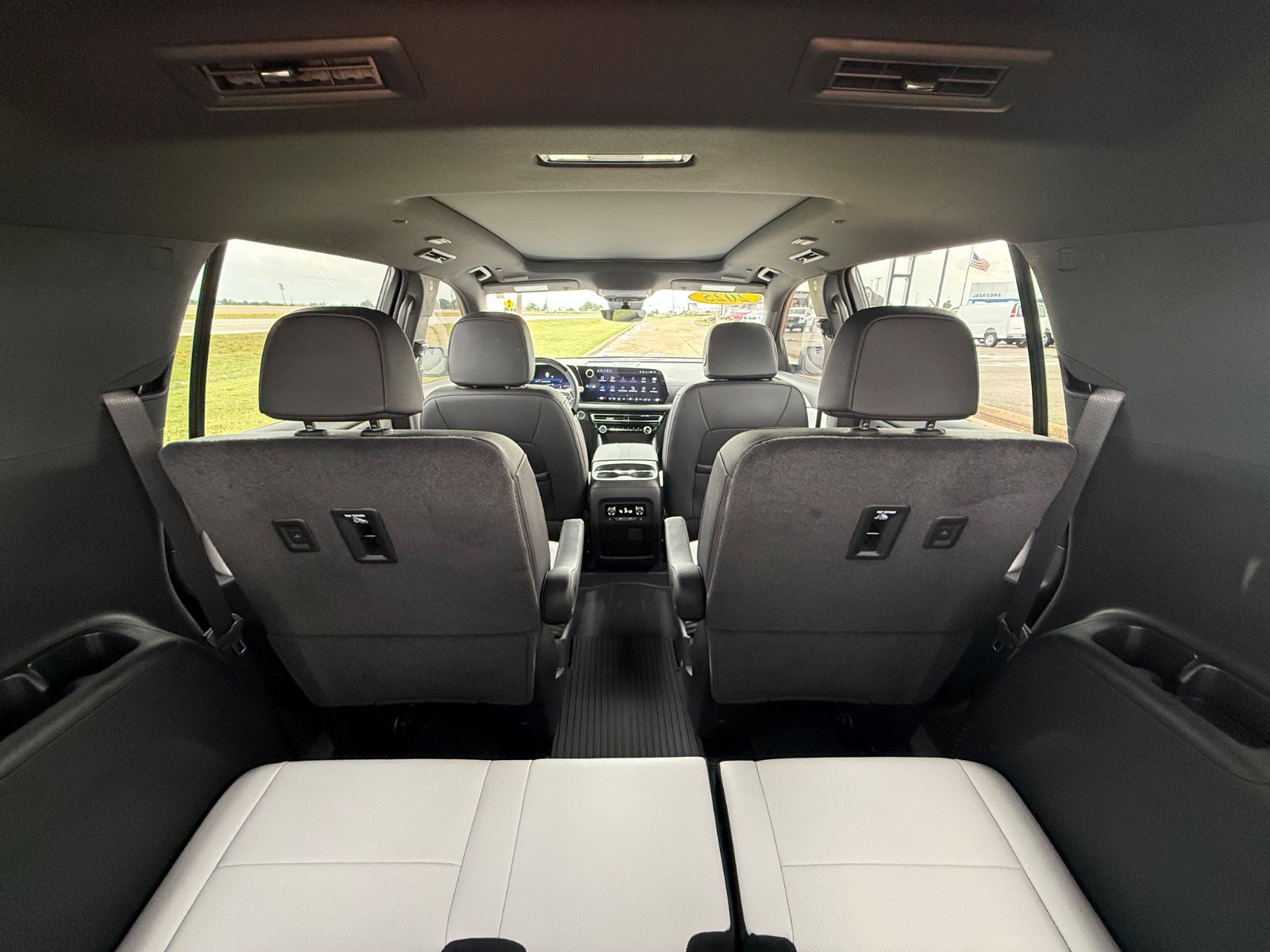 Used 2025 Chevrolet Traverse High Country w/ LPO, Floor Liner Package AWD/4WD image 18