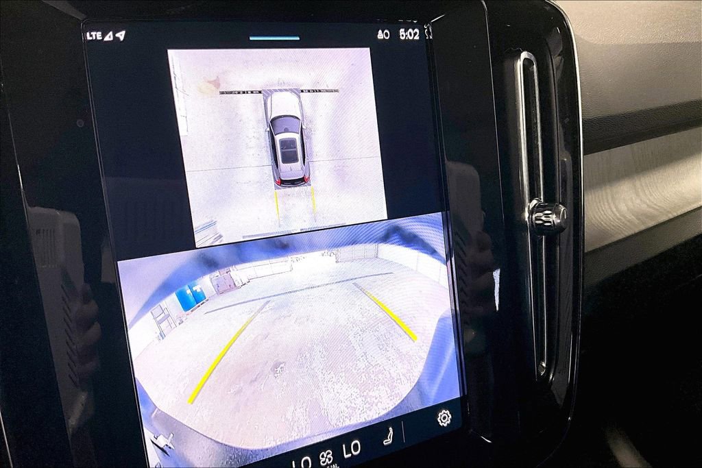 Used 2024 Volvo XC40 B5 Plus w/ Climate Package image 30