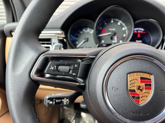 Certified 2025 Porsche Macan image 15