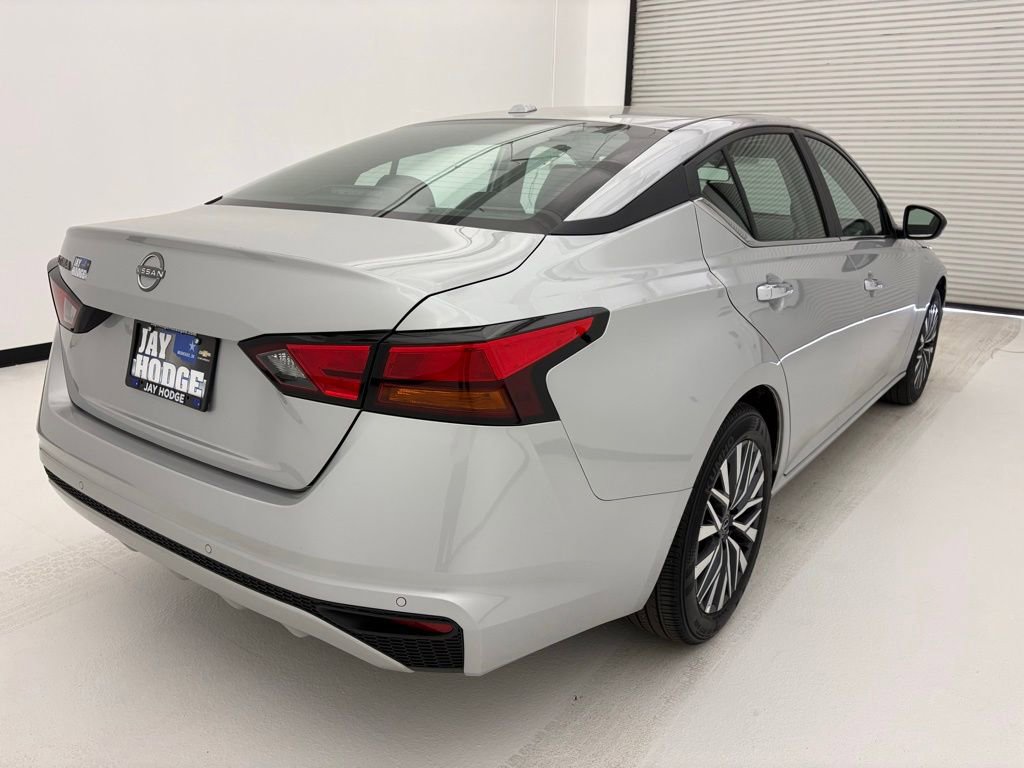 Used 2025 Nissan Altima 2.5 SV FWD image 17