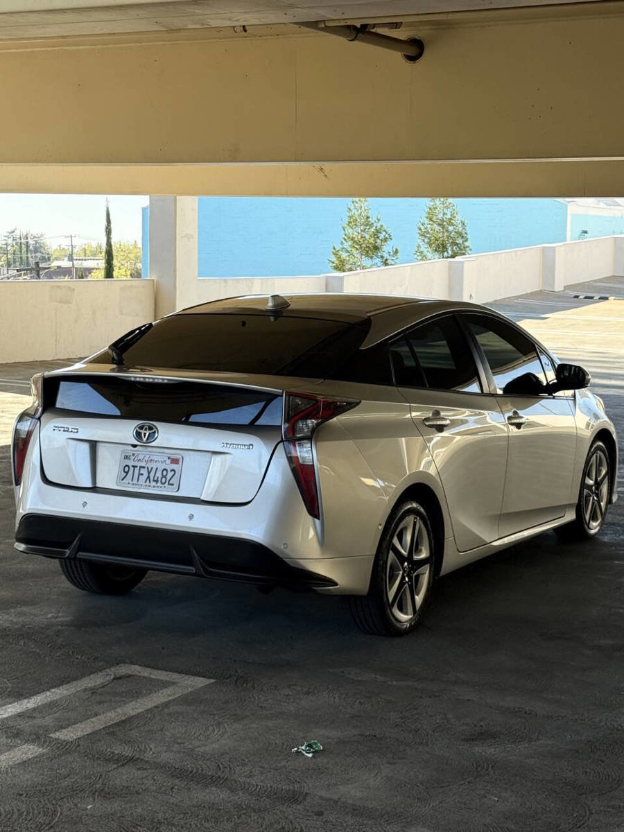 Used 2017 Toyota Prius Four Touring w/ Premium Convenience Package image 7
