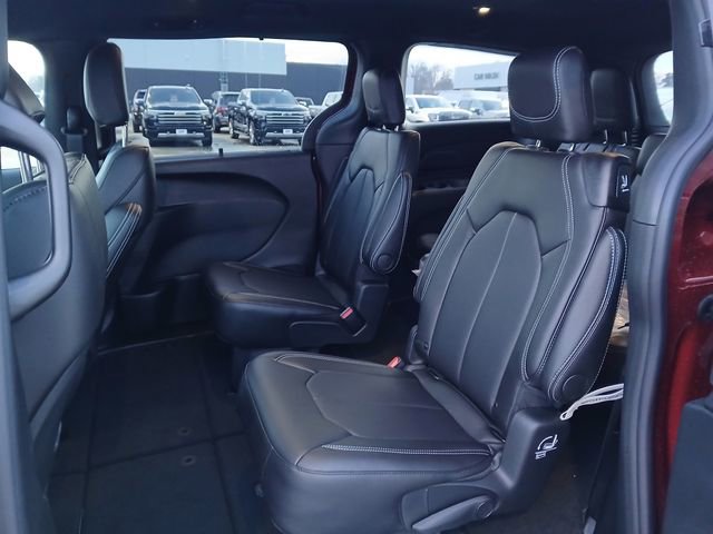 New 2026 Chrysler Pacifica Select image 12