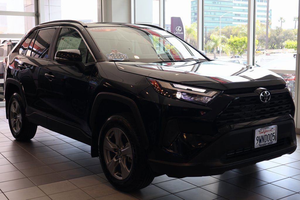 Used 2025 Toyota RAV4 XLE w/ Convenience Package FWD image 3