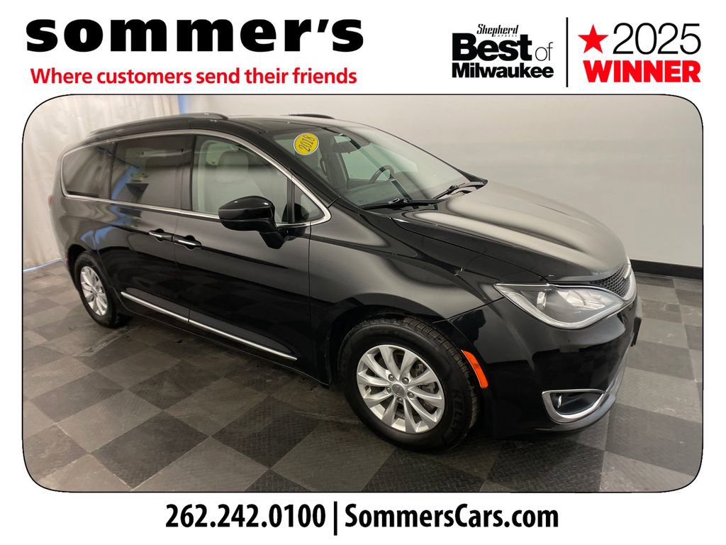Used 2018 Chrysler Pacifica Touring-L image 6