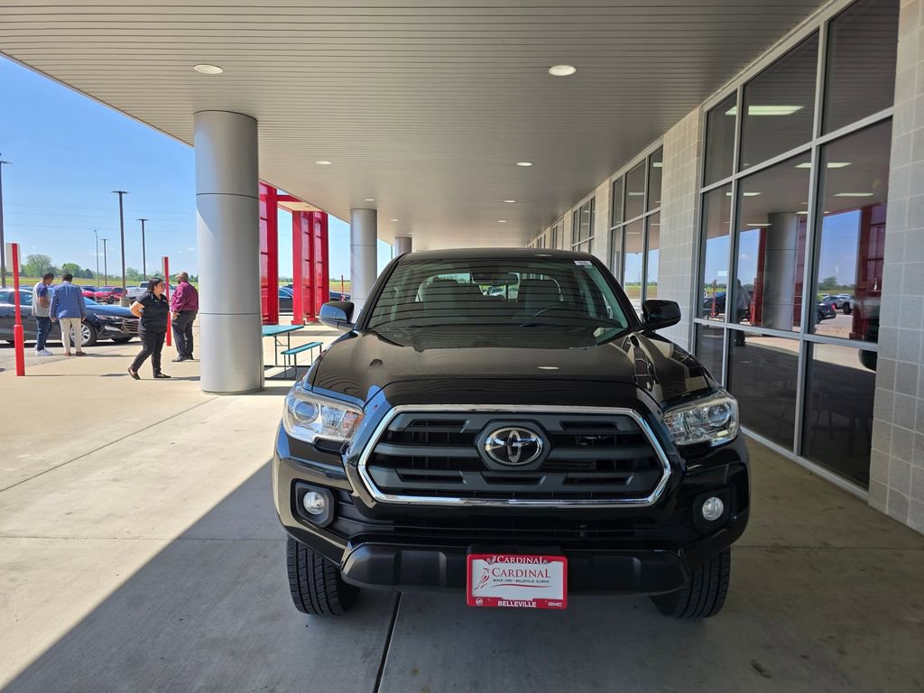 Used 2019 Toyota Tacoma SR5 AWD/4WD image 2