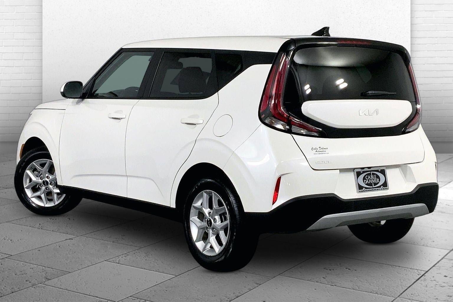Used 2025 Kia Soul LX FWD image 11