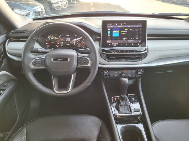 Used 2025 Jeep Compass Limited image 7