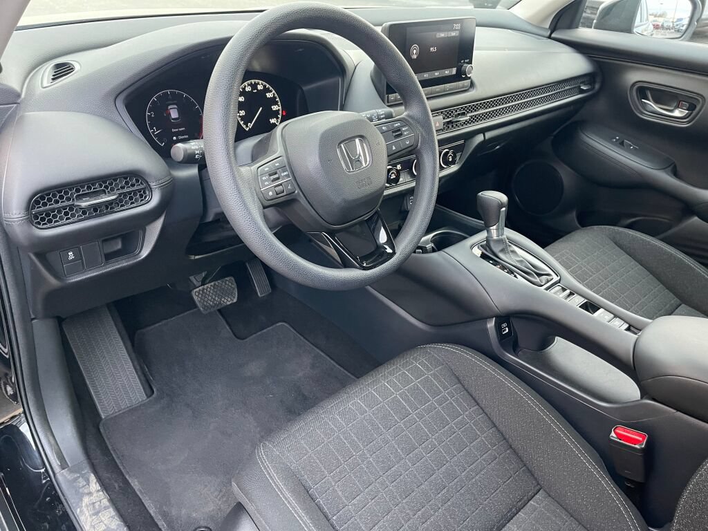 Used 2023 Honda HR-V LX image 9