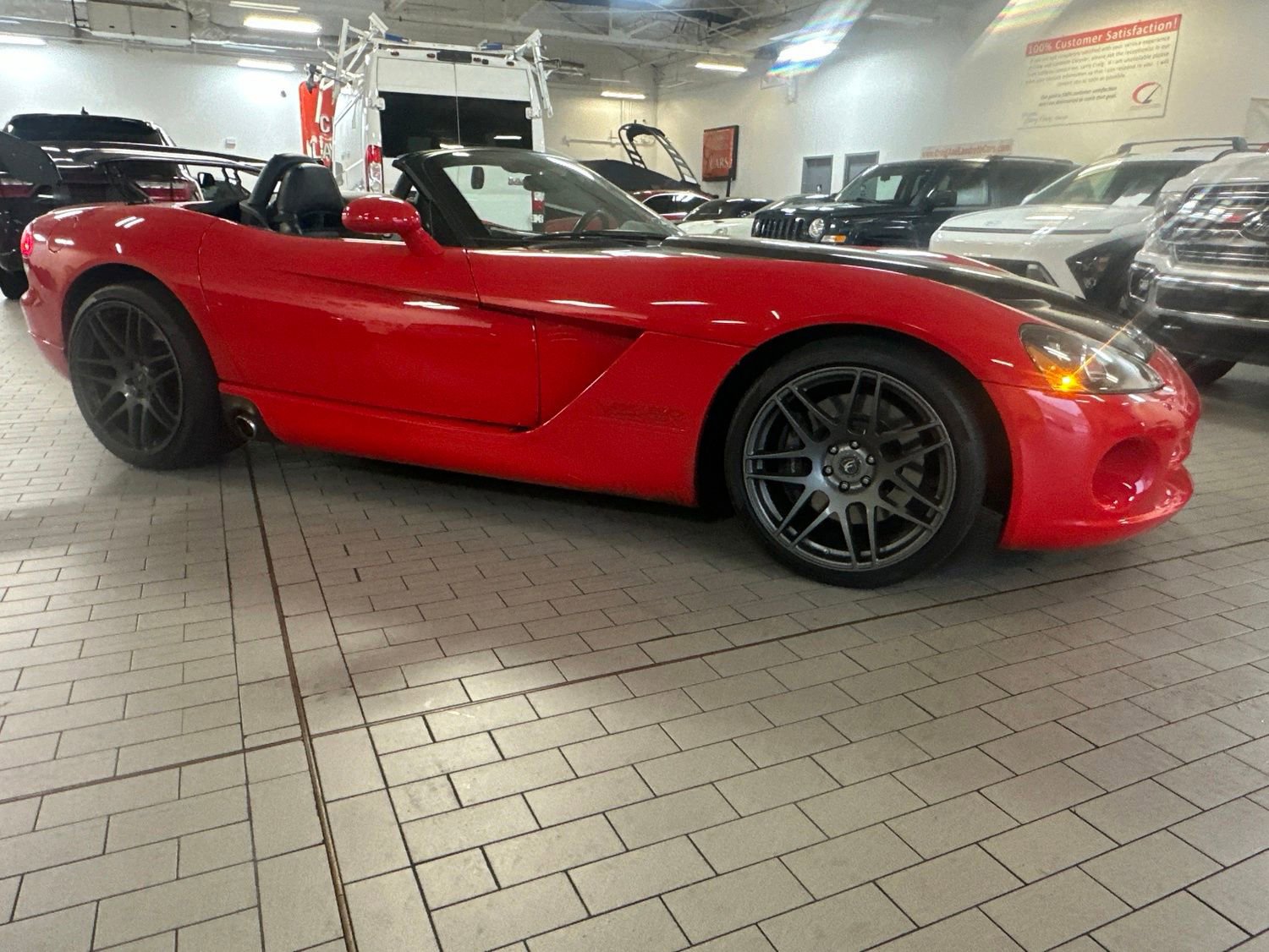 Used 2003 Dodge Viper SRT-10 RWD image 2