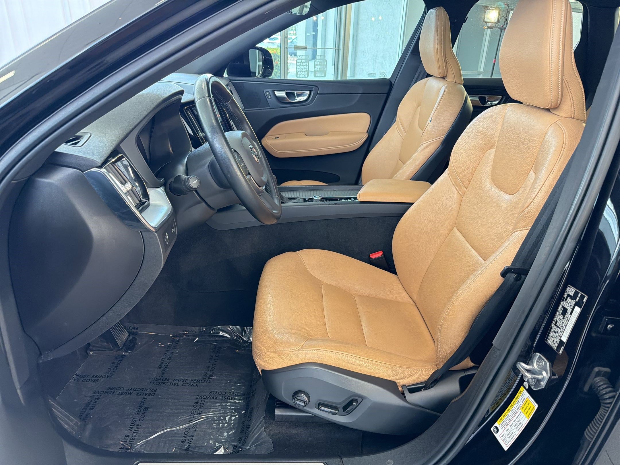 Used 2020 Volvo XC60 T5 Momentum w/ Protection Package Premier FWD image 5