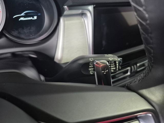 Used 2022 Porsche Macan S AWD/4WD image 23