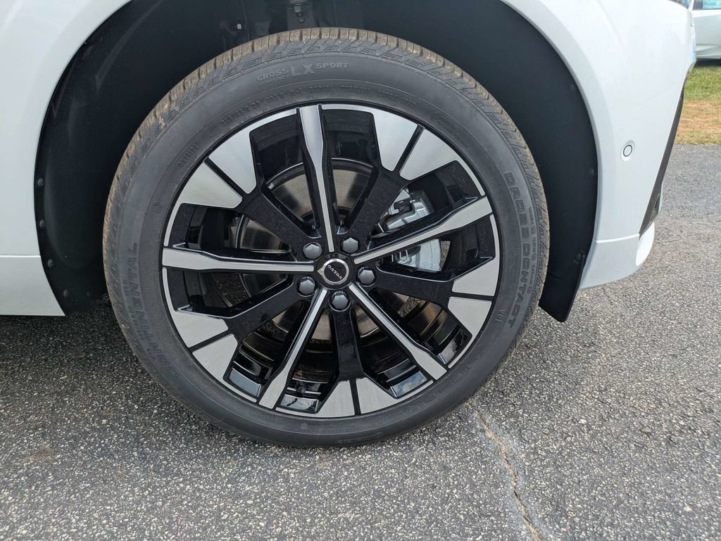 New 2026 Volvo XC60 B5 Plus w/ Protection Package Premier AWD/4WD image 11