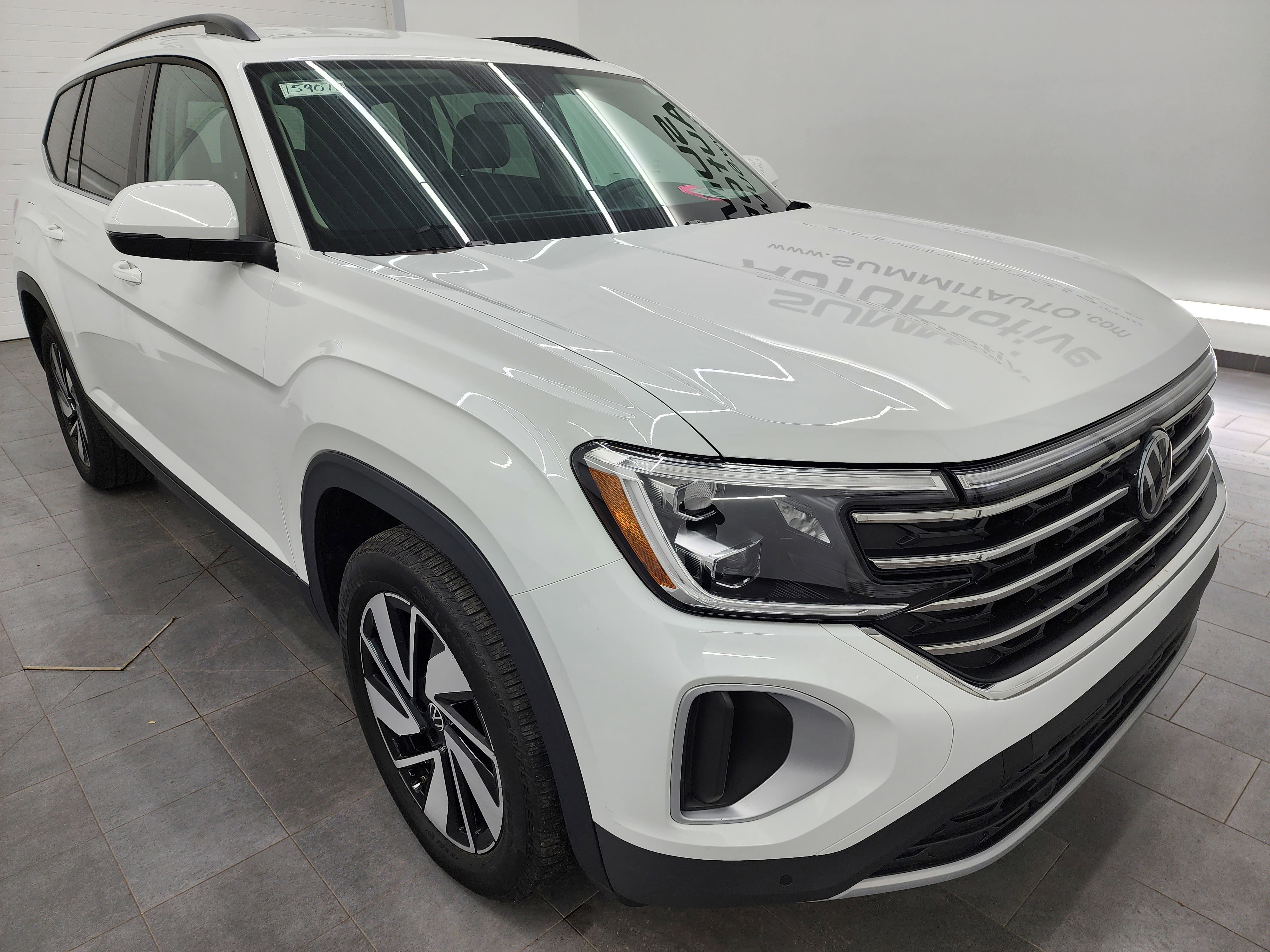 Used 2025 Volkswagen Atlas SE image 2