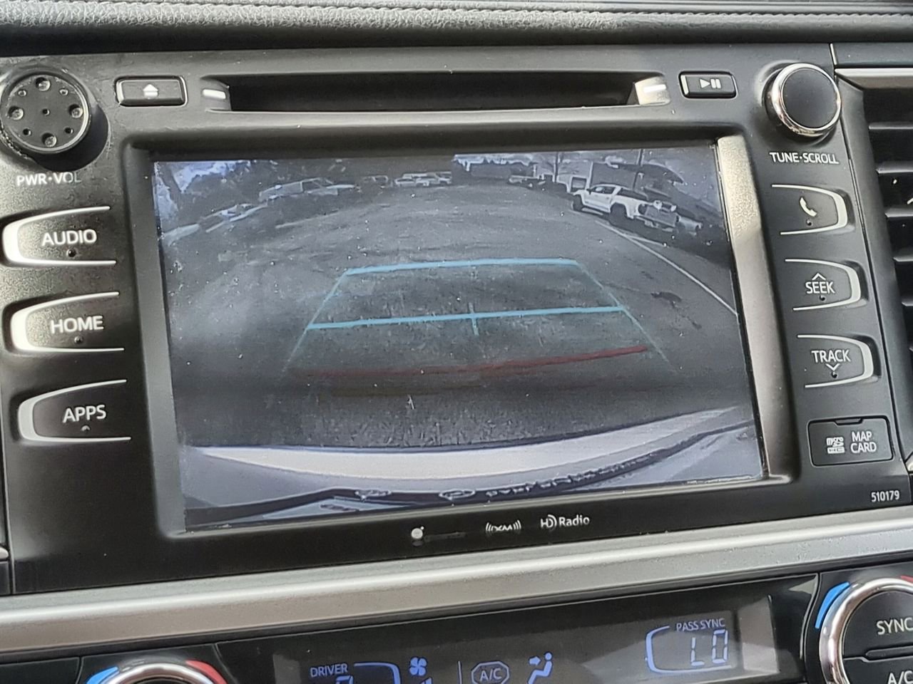 Used 2017 Toyota Highlander XLE FWD image 14