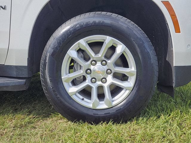Used 2025 Chevrolet Suburban LT AWD/4WD image 12