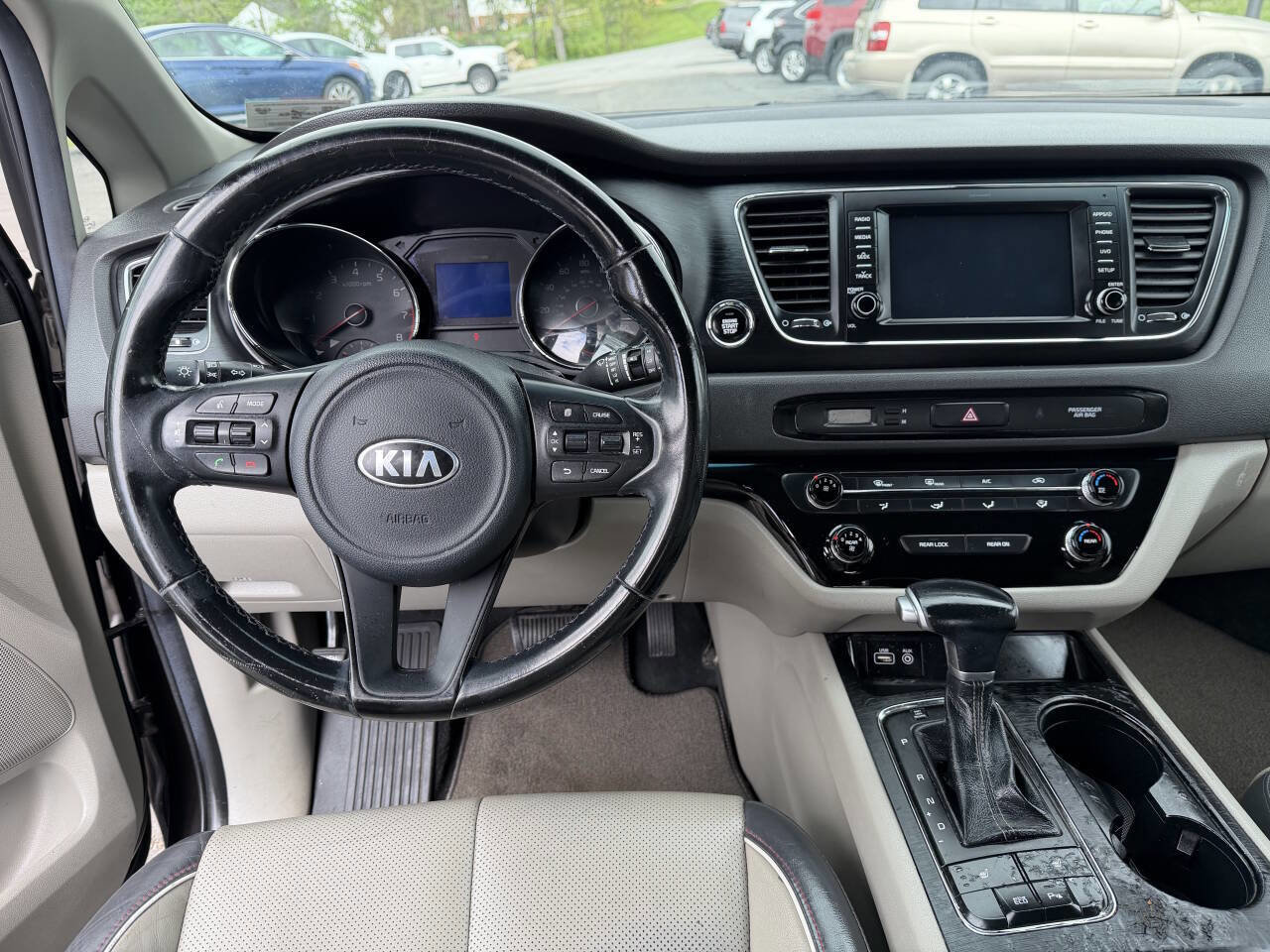 Used 2017 Kia Sedona LX w/ LX Essentials Premium Package FWD image 6