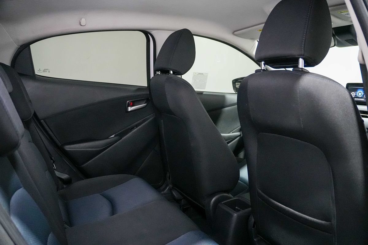 Used 2019 Toyota Yaris L FWD image 21