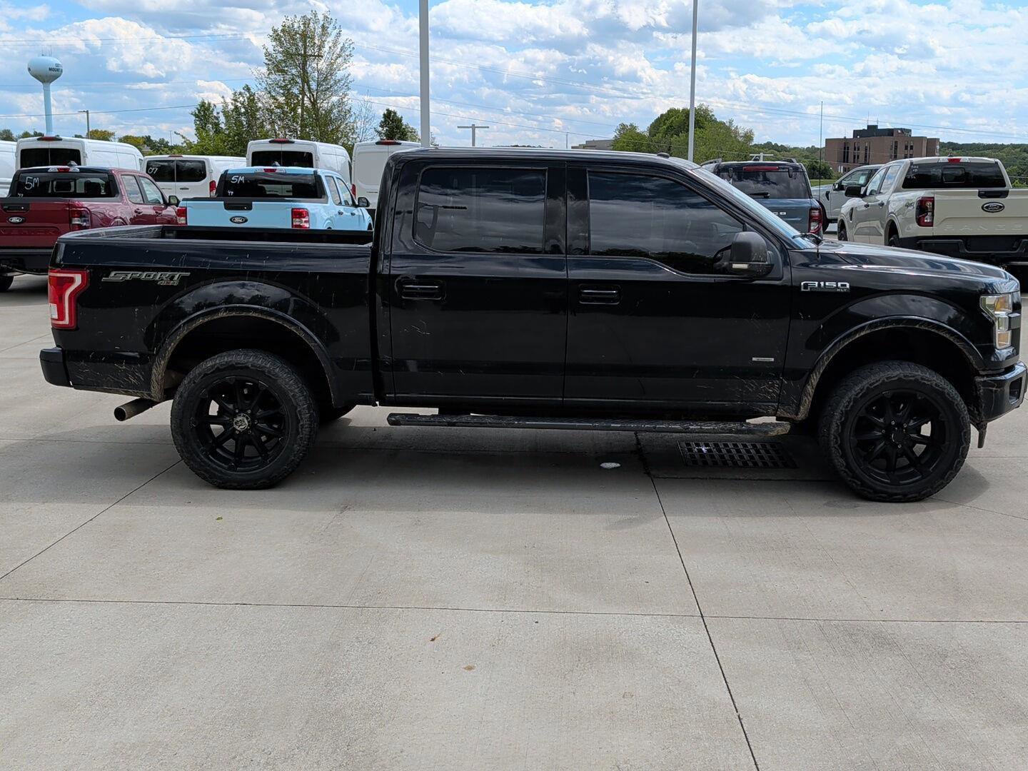 Used 2017 Ford F150 XLT w/ Equipment Group 302A Luxury AWD/4WD image 4