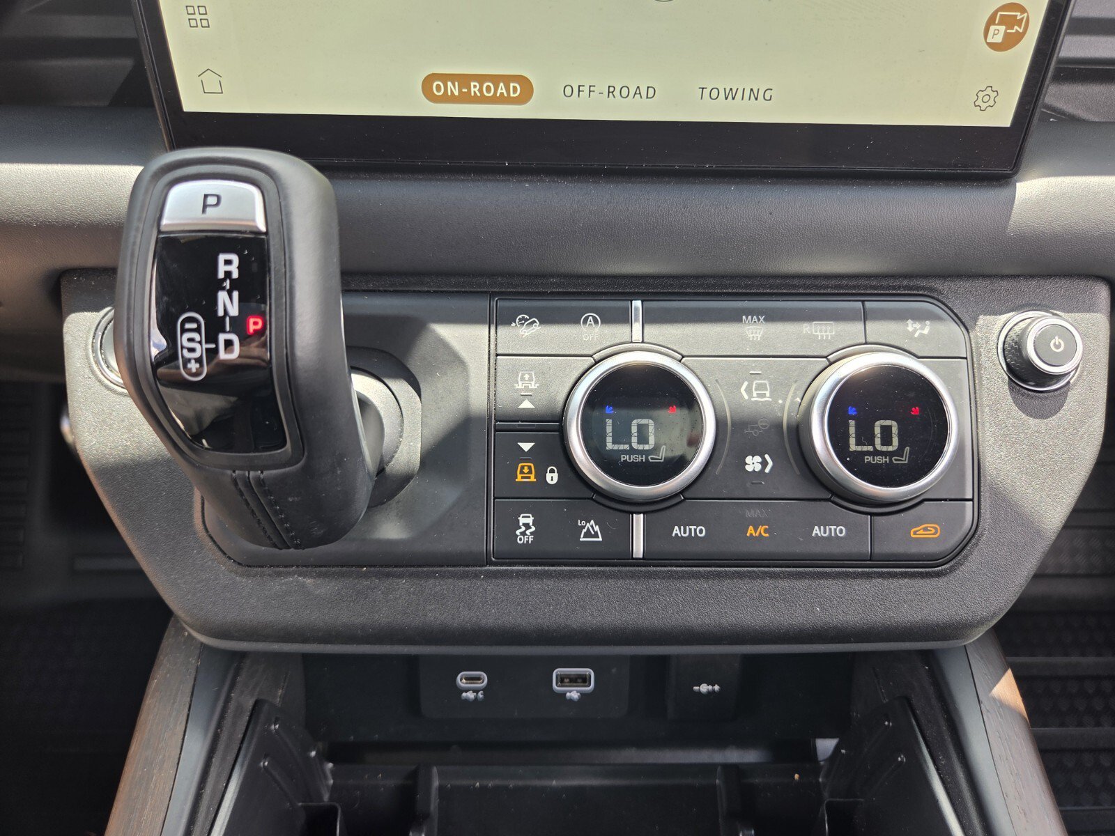 Used 2024 Land Rover Defender 110 X AWD/4WD image 25