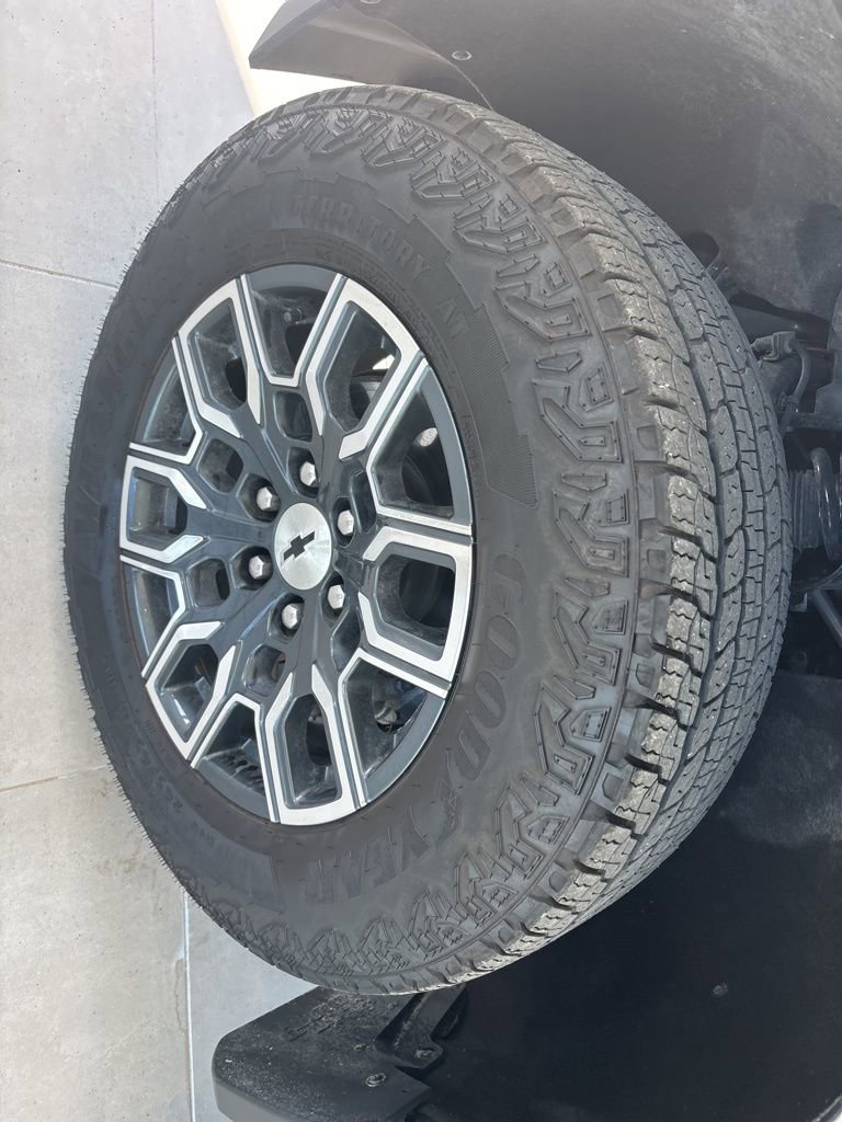 Used 2024 Chevrolet Colorado Z71 w/ Z71 Convenience Package 2 AWD/4WD image 7