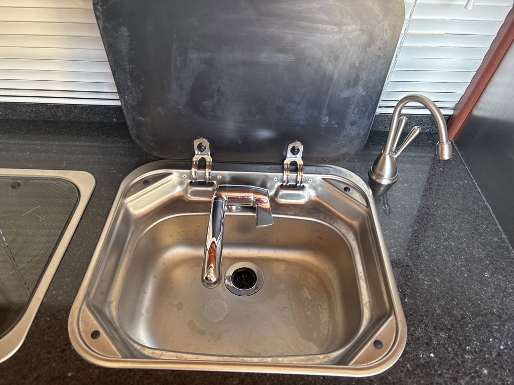 Used 2016 Mercedes-Benz Sprinter 3500 image 40