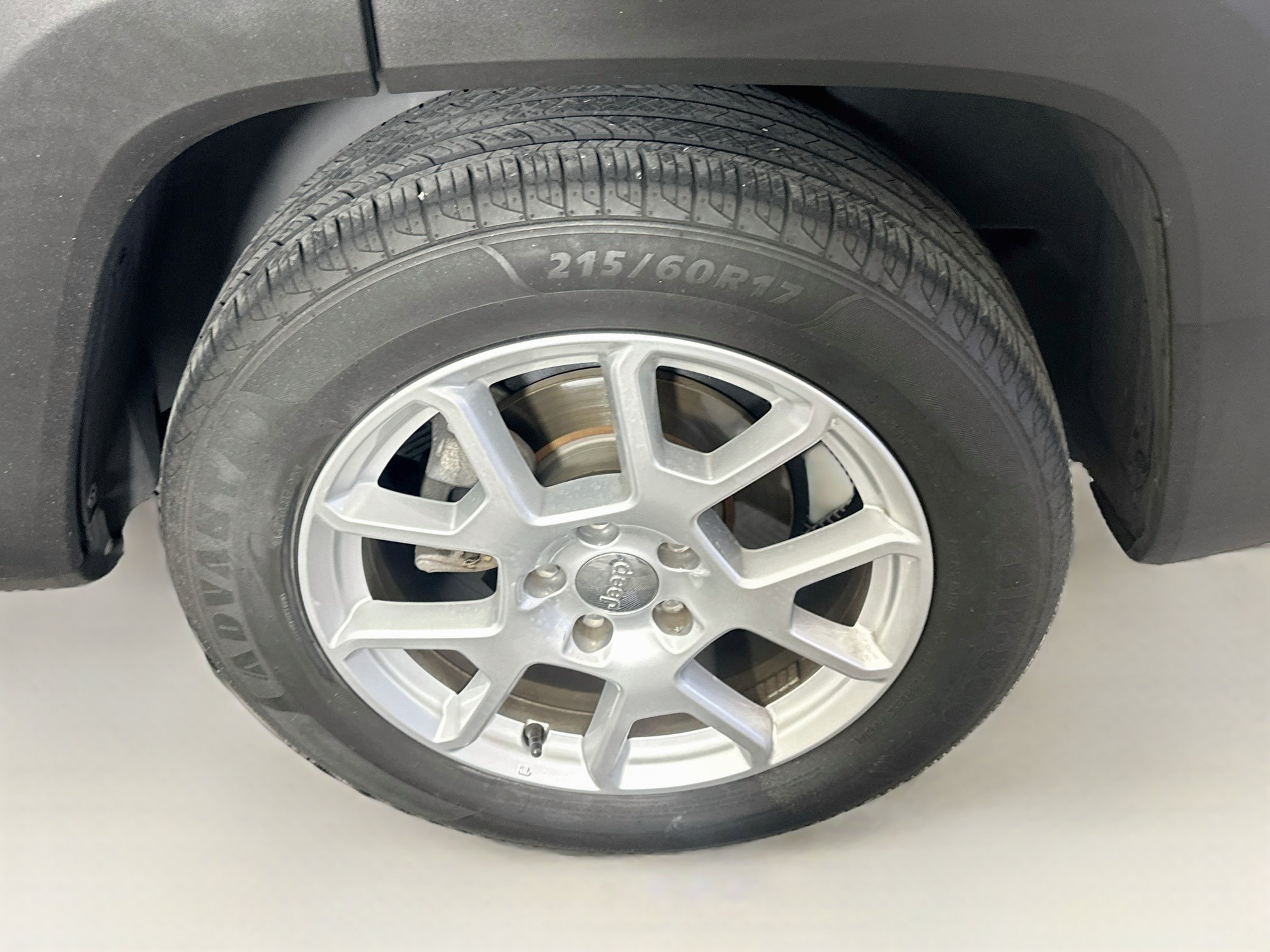 Used 2019 Jeep Renegade Latitude w/ Cold Weather Group FWD image 11
