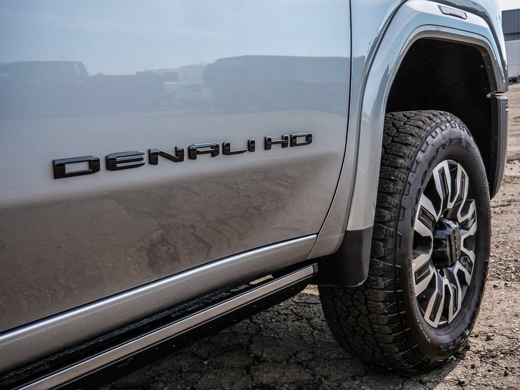 Used 2026 GMC Sierra 2500 Denali Ultimate w/ LPO, Black Badging Package AWD/4WD image 10