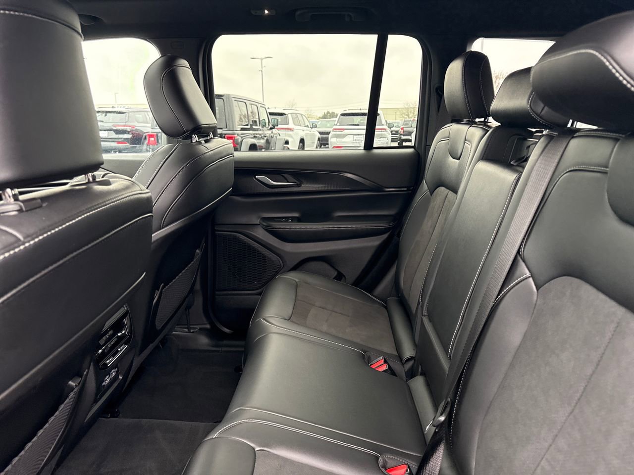 Used 2024 Jeep Grand Cherokee Altitude image 15