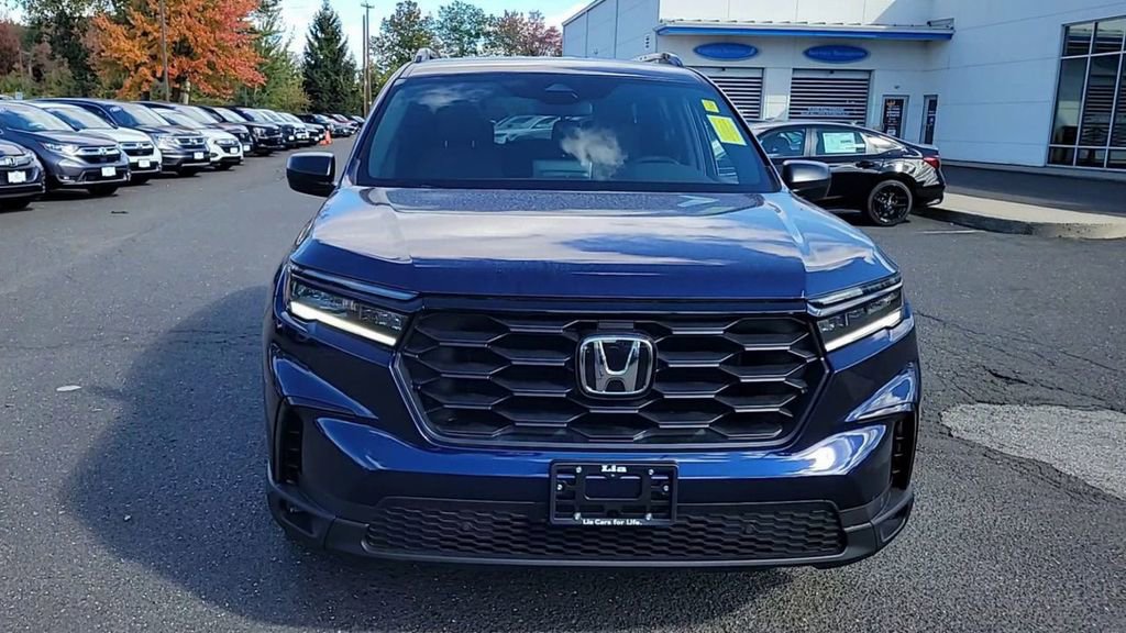 New 2025 Honda Pilot Sport image 3