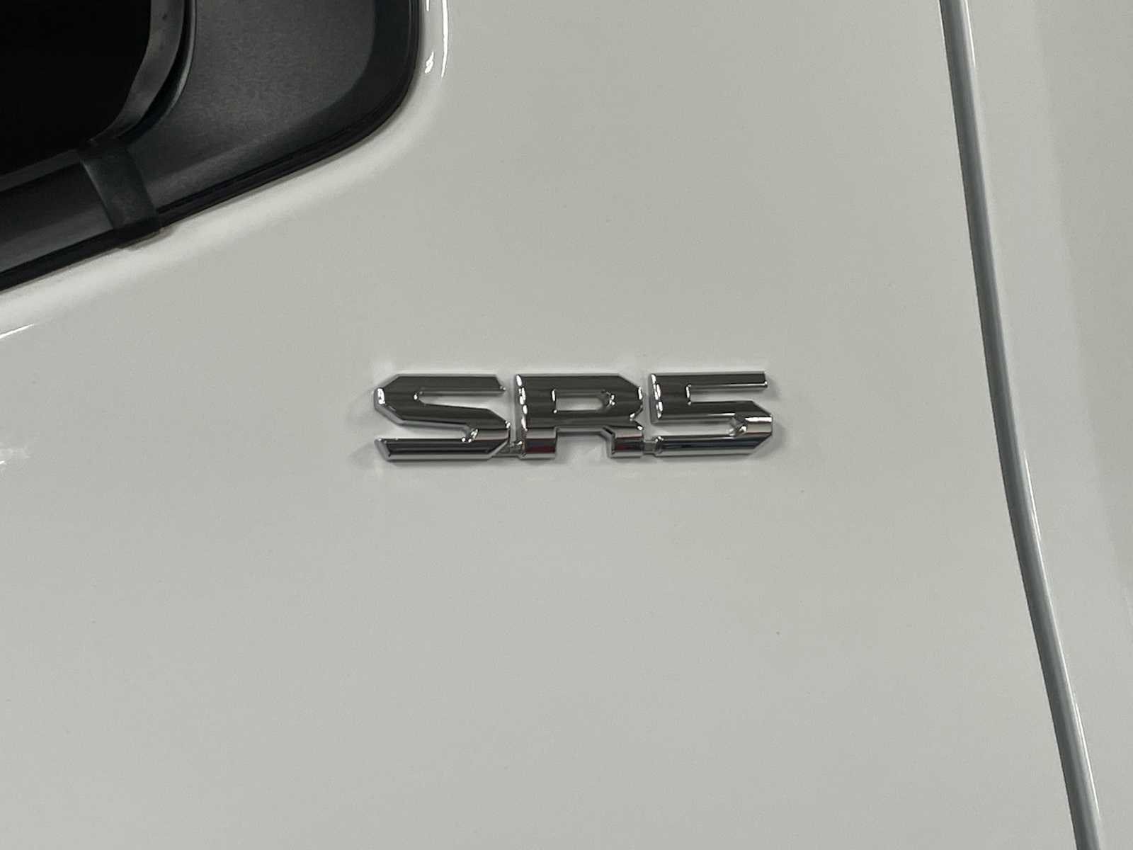 Used 2024 Toyota Tundra Limited w/ Power Package AWD/4WD image 32