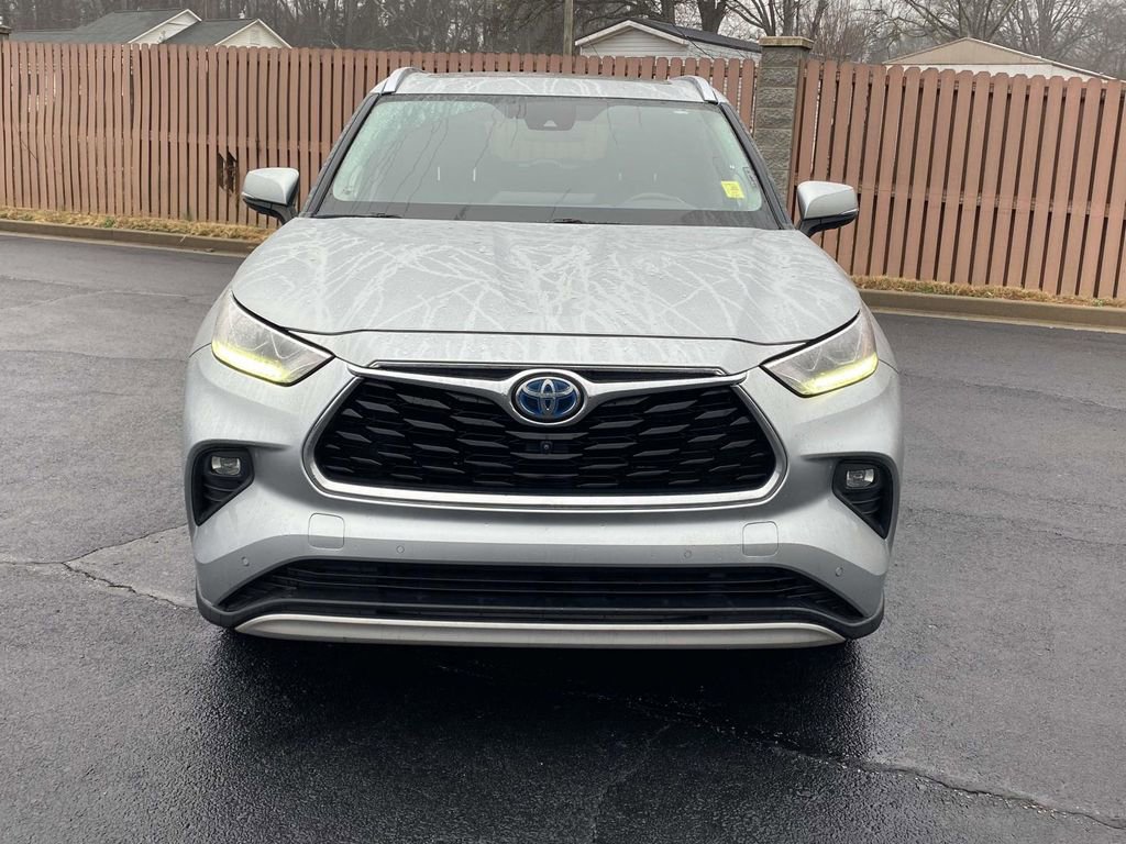 Used 2020 Toyota Highlander Platinum image 2