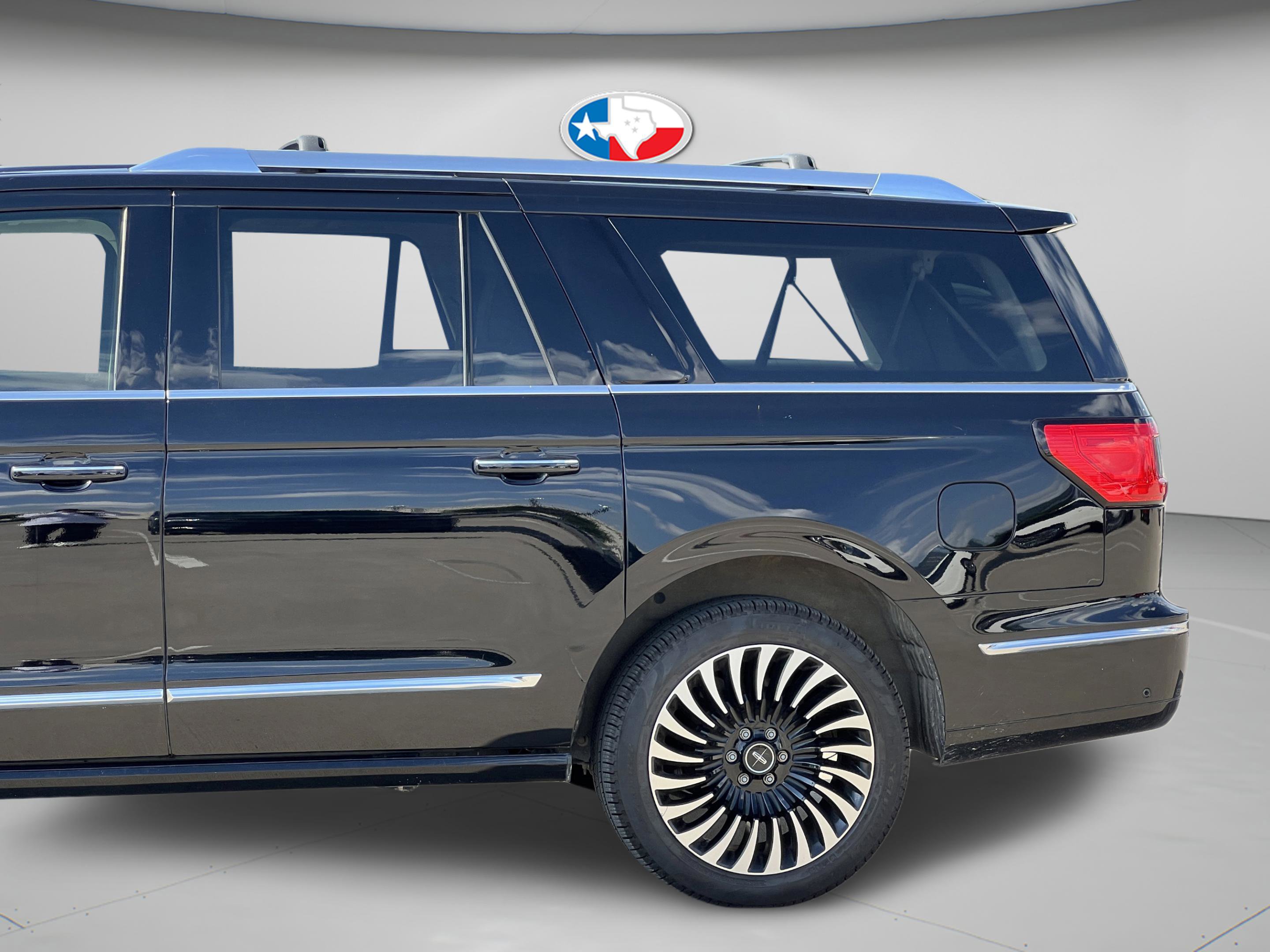 Used 2020 Lincoln Navigator L Black Label w/ Cargo Convenience Package AWD/4WD image 23