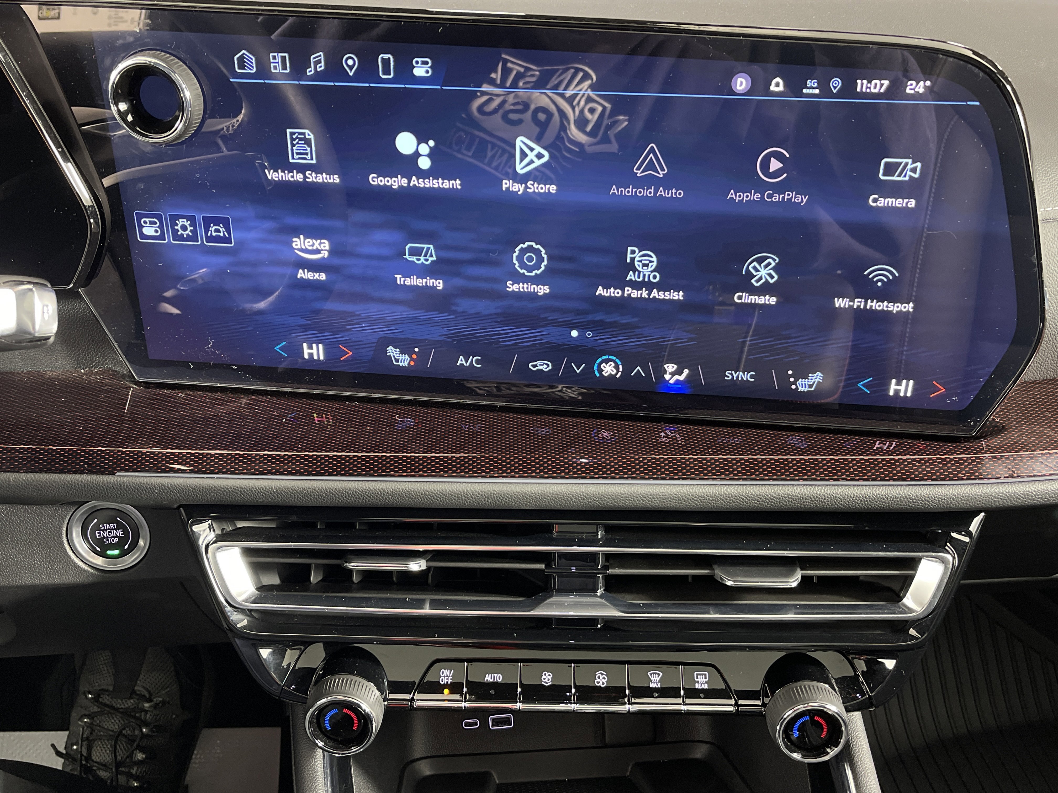 Used 2025 Chevrolet Traverse Z71 w/ Enhanced Driving Package image 24