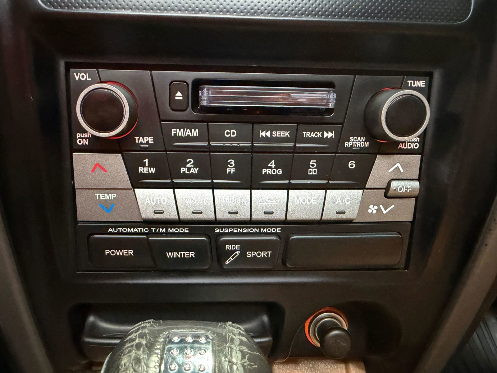 Used 2002 Isuzu Axiom XS RWD image 35